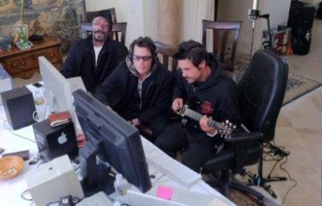 Charlie Sheen s-a apucat de cantat...cu Snoop Dog