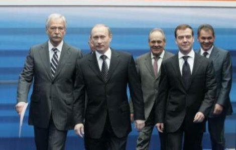 Putin a testat un autoturism hibrid produs in Rusia