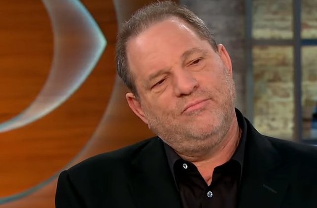 O fosta asistenta a lui Harvey Weinstein sustine ca producatorul i-a platit tacerea cu peste 165.000 de dolari
