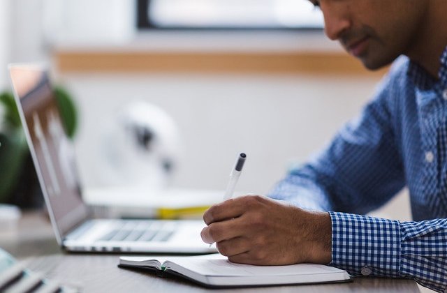 [Analiza] In primele noua luni ale lui 2017, salariile medii din sectorul privat au crescut cu 5%, iar bonusurile acordate de angajatori, cu 12%