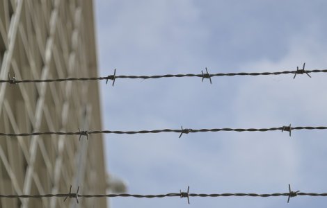 Angajatii din penitenciare cer compensatii ca ale detinutilor