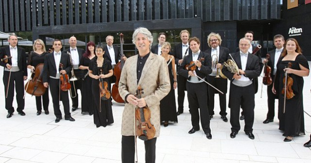 De 13 ani, Romania este tara favorita a muzicienilor austrieci. Johann Strauss Ensemble & Russell McGregor, turneu in 7 orase