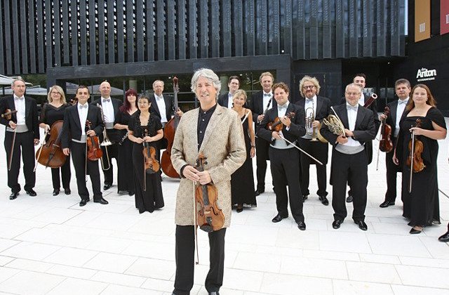 De 13 ani, Romania este tara favorita a muzicienilor austrieci. Johann Strauss Ensemble & Russell McGregor, turneu in 7 orase