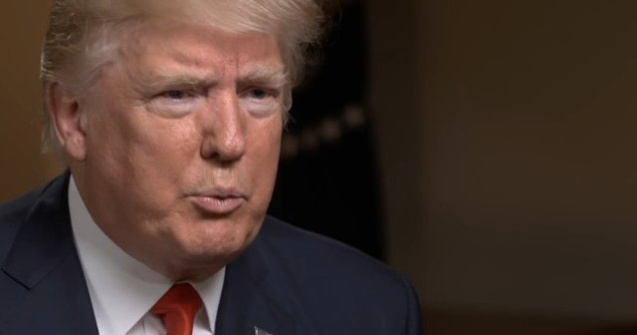  Video  "Trump inseamna tradare", a strigat un protestatar, care a aruncat cu stegulete ale Federatiei Ruse in presedinte