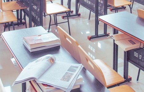 Studiu: Trei din patru parinti cred ca este important ca profesorul sa poata alege manualul pe baza caruia preda elevilor