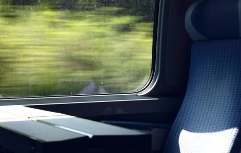 Traficul feroviar a fost blocat dupa ce o femeie a fost accidentata mortal de tren