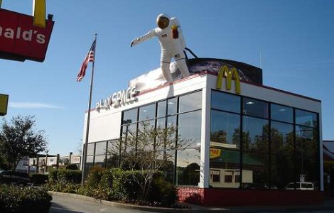 Grupul McDonald&#39;s va angaja 50.000 de persoane in doar o zi