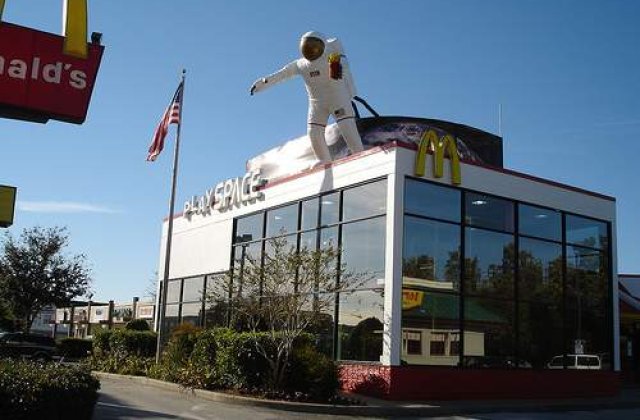 Grupul McDonald&#39;s va angaja 50.000 de persoane in doar o zi