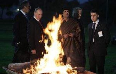  Top  Gaddafi a aparut in public la Tripoli