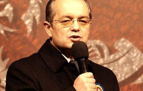 Boc: Bugetarii isi vor recupera integral salariile in 2012