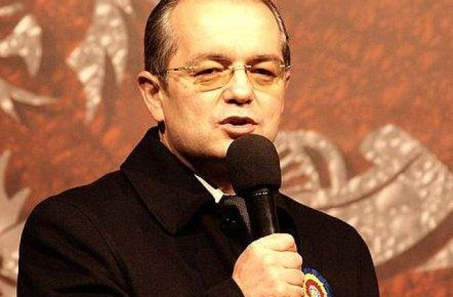 Boc: Bugetarii isi vor recupera integral salariile in 2012