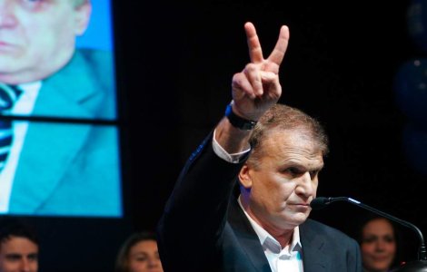 Nati Meir si fiul sau cercetati in libertate dar raman in arest