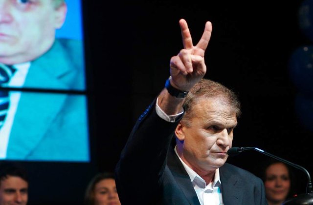 Nati Meir si fiul sau cercetati in libertate dar raman in arest