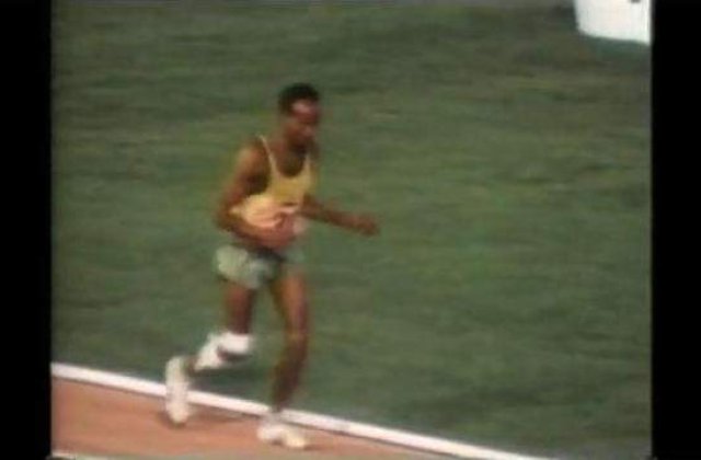 [VIDEO] Grav accidentat, a continuat maratonul inca 3h 25&#39;