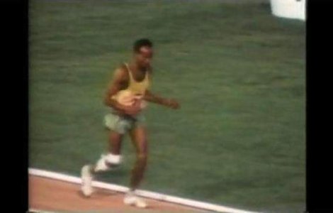  Video  Grav accidentat, a continuat maratonul inca 3h 25'