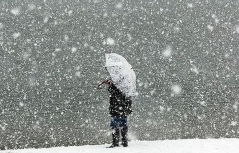 Pronoza meteo pentru weekend: Intensificari ale vantului, lapovita si ninsoare la munte, disconfort termic