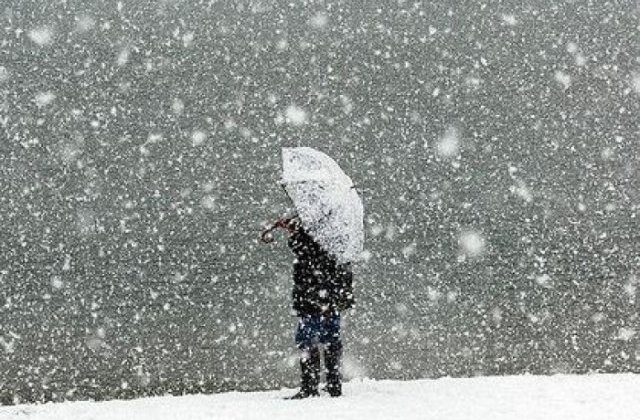 Pronoza meteo pentru weekend: Intensificari ale vantului, lapovita si ninsoare la munte, disconfort termic