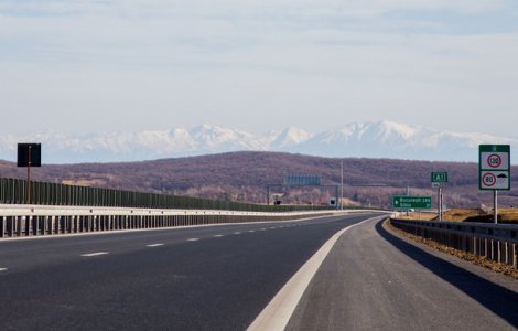 Noi probleme pe autostrada "demolata": fisuri, crapaturi si denivelari pe un tronson de 70 de metri de pe Sibiu-Sebes