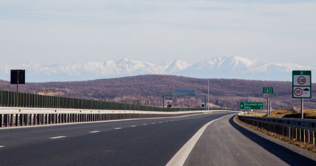 Noi probleme pe autostrada "demolata": fisuri, crapaturi si denivelari pe un tronson de 70 de metri de pe Sibiu-Sebes