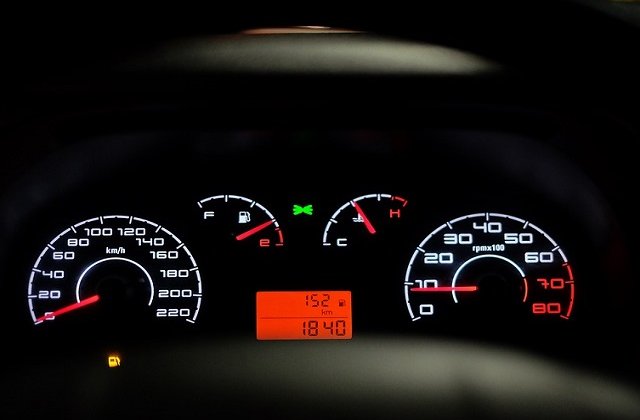 Substante psihoactive si peste 20 de oglinzi retrovizoare gasite in masina unui sofer oprit de politisti in Capitala