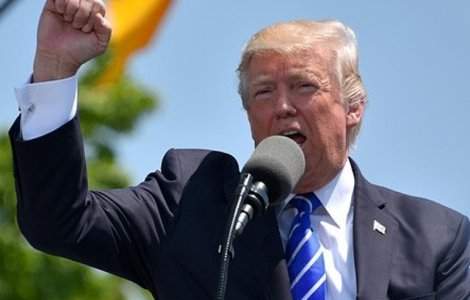 Michael Moore, despre Donald Trump: Presedintia ta este o bomba si se va incheia devreme