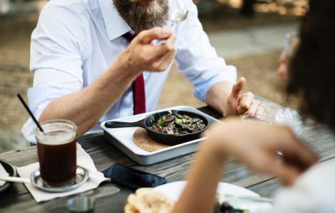  Top  7 motive pentru care este indicat sa mananci lent