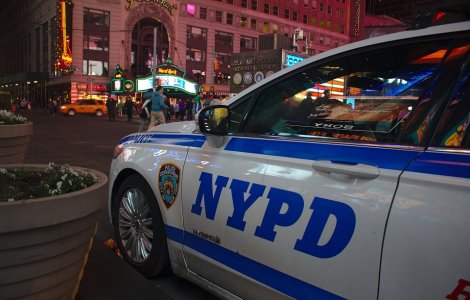 Doi politisti au fost arestati dupa ce au violat o adolescenta in duba