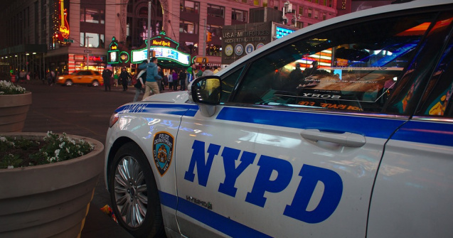 Doi politisti au fost arestati dupa ce au violat o adolescenta in duba