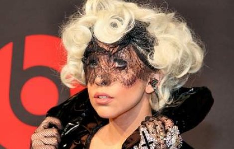 Gaga vrea sa apara goala la TV