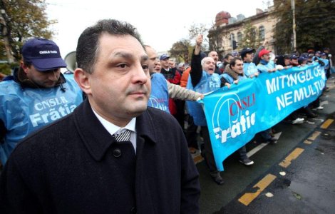 Vanghelie nu mai vorbeste decat "pe engleza"