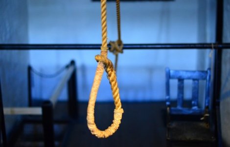 O tanara de 17 ani a fost gasita spanzurata. Ea nu a lasat un bilet de adio