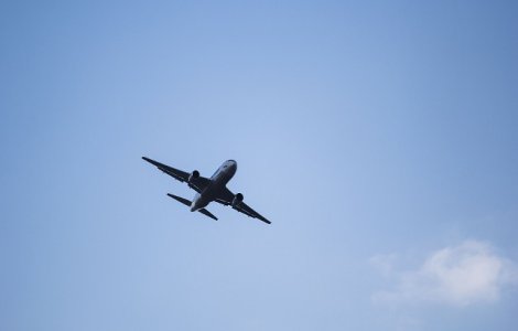  Video  Momentul in care vantul puternic impiedica un avion sa aterizeze la Salzburg