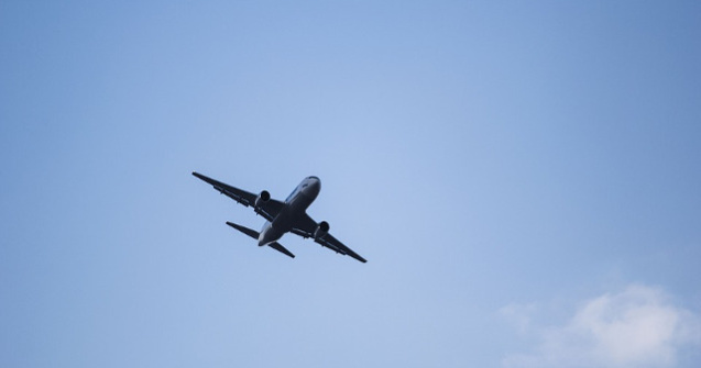  Video  Momentul in care vantul puternic impiedica un avion sa aterizeze la Salzburg