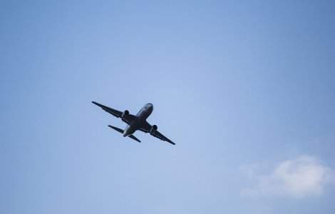  Video  Momentul in care vantul puternic impiedica un avion sa aterizeze la Salzburg