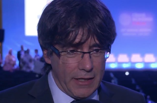 Puigdemont indeamna la o "incetinire" a independetei catalane in vederea evitarii unor tulburari