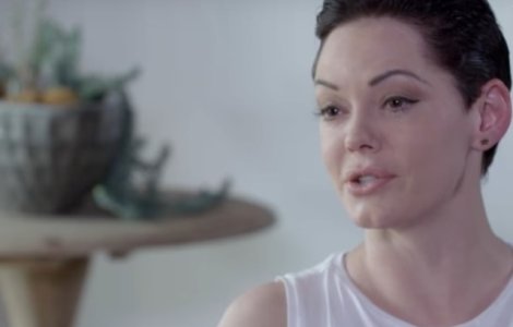 Mandat de arestare pe numele actritei Rose McGowan, denuntatoare in cazul Weinstein: "Incearca sa ma reduca la tacere?"