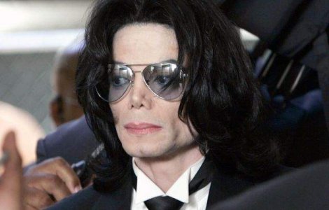 Forbes: Michael Jackson este, pentru al cincilea an consecutiv, cea mai bogata celebritate care nu mai e in viata