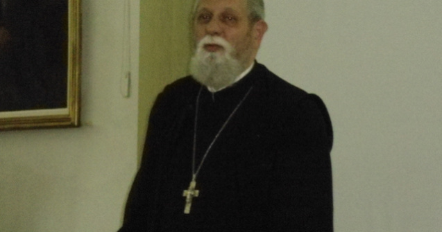 Preotul care a bruscat un bebelus in timpul botezului a fost suspendat 30 de zile