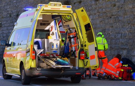 Romani, implicati intr-un accident in Italia: Doi adolescenti au murit si trei tineri sunt grav raniti