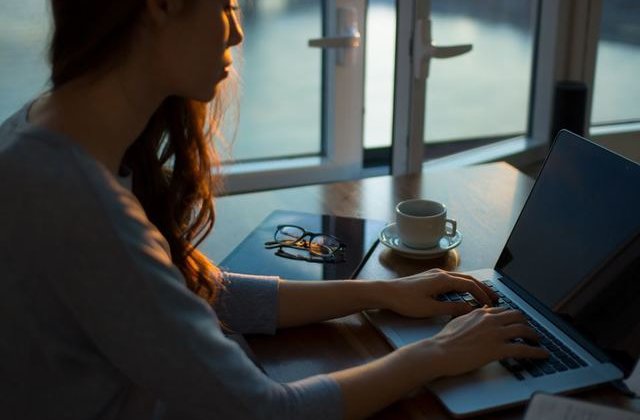 Gustoase, dar periculoase: cele mai daunatoare alimente pentru creier