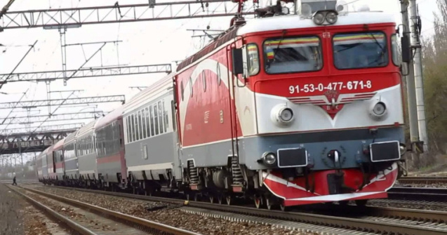 Vrancea: Un tanar de 19 ani care asculta muzica la casti, calcat de un tren pe care nu l-a auzit