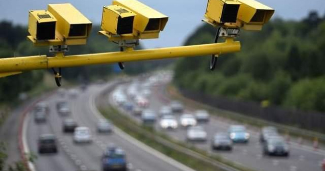 Tanar de 19 ani ani, prins cand circula cu 214 kilometri la ora pe autostrada