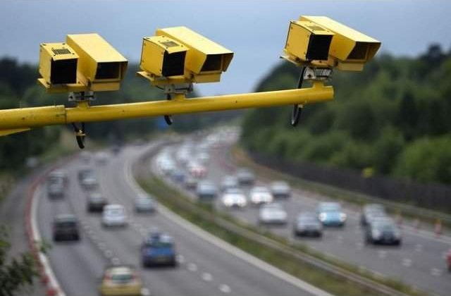 Tanar de 19 ani ani, prins cand circula cu 214 kilometri la ora pe autostrada