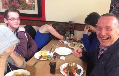  Top  10 imagini amuzante care demonstreaza ca umorul este totul intr-o familie