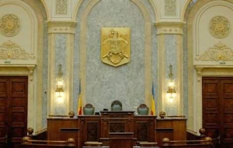Senatul dezbate motiunea simpla a PNL "Finantista ministrului Misa, un film prost despre faliment, cu acces gratuit"