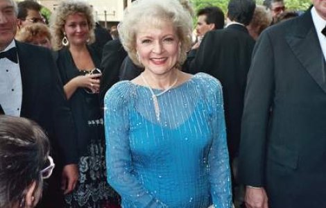 Betty White "o cearta" pe Lindsay Lohan