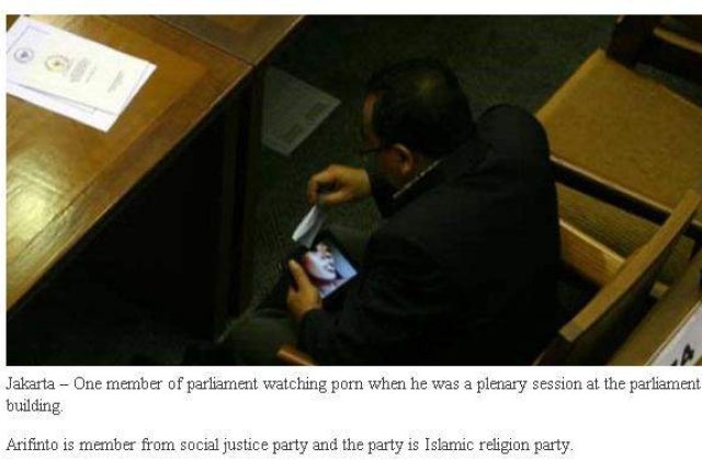 Filmele porno l-au costat slujba