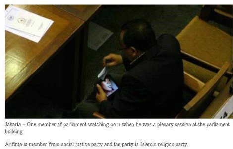 Filmele porno l-au costat slujba