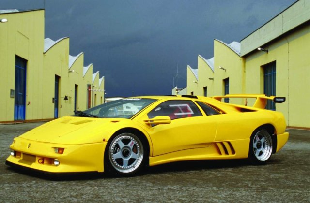 Cat costa un supercar second hand?