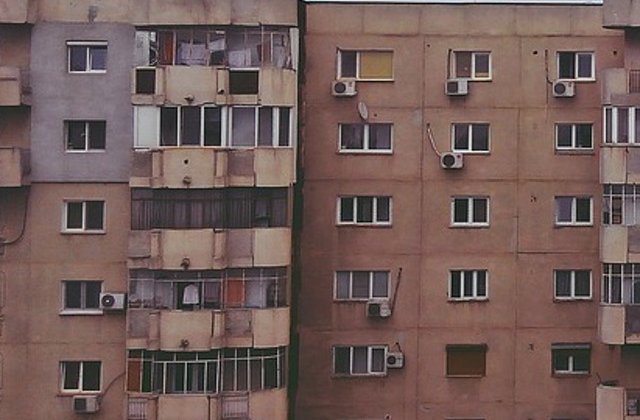 O femeie a cazut de la etaj in timp ce strangea hainele de la uscat